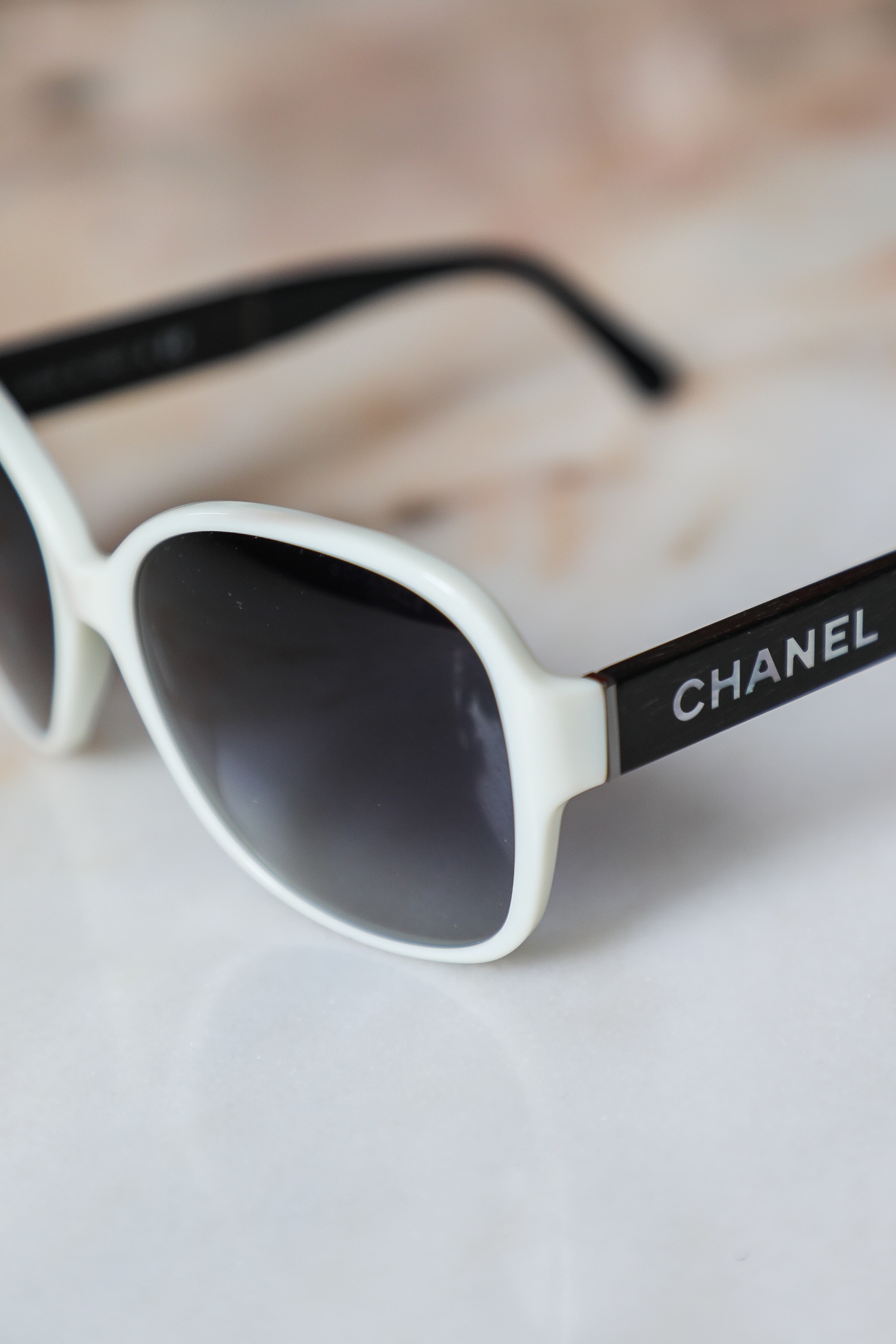 Almægtig Faret vild Inca Empire Chanel logo sunglasses - Veras Vintage